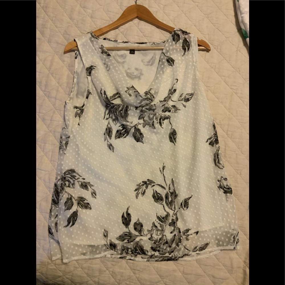 Beautiful Ann Taylor 12 top.